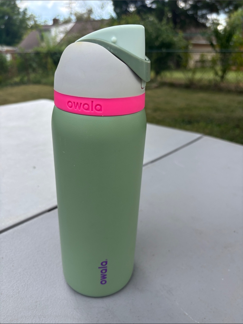 Owala Mint Green Stainless Bottle with Pink Accent. Water bottle 32 Oz